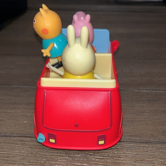 Props Pig And Friends With Car Cute Pieces to add to your Peppa Playhouse - Picture 3 of 5